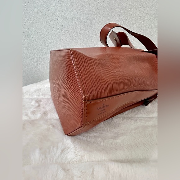Louis Vuitton Vintage Tan Epi Leather Sac d'Epaule Bucket Shoulder Bag - Picture 8 of 16